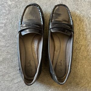 Life Stride Gray Metallic Loafer